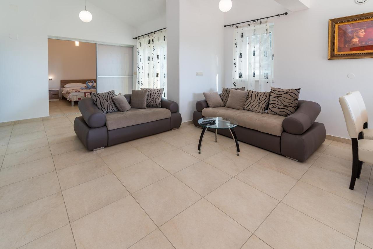 קרק Apartments Salatic מראה חיצוני תמונה